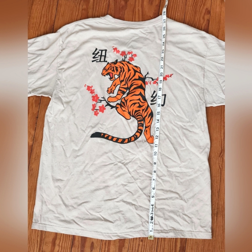 Artist Union Tiger T-Shirt Size Large Tiktok Shirt New York